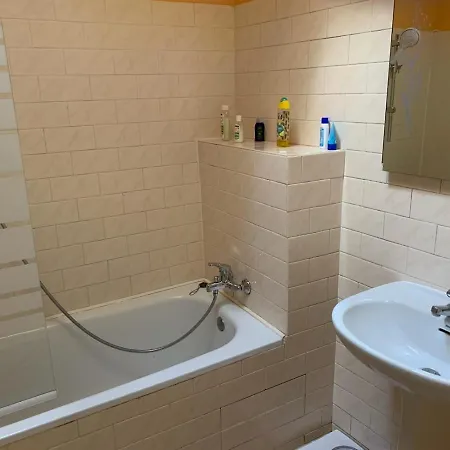 Maisonette Avec Terasse Entoure De Fleurs * Fontainebleau