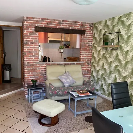 Maisonette Avec Terasse Entoure De Fleurs Tatil Evi