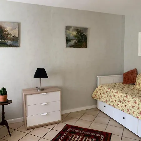 Maisonette Avec Terasse Entoure De Fleurs Tatil Evi Fontainebleau