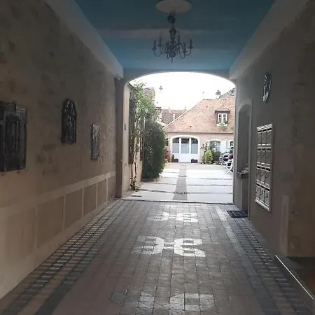 Tatil Evi Maisonette Avec Terasse Entoure De Fleurs Fontainebleau
